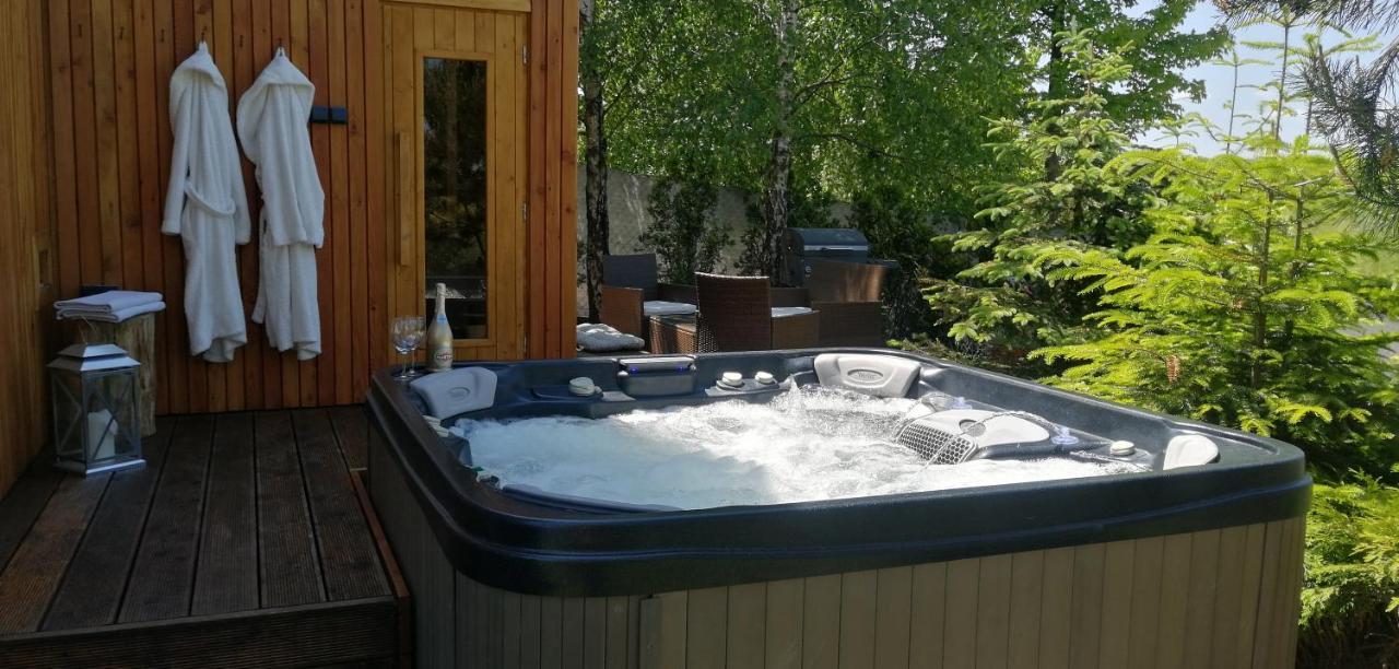 Lendhouse - Spa Pod Gwiazdami Sapow エクステリア 写真