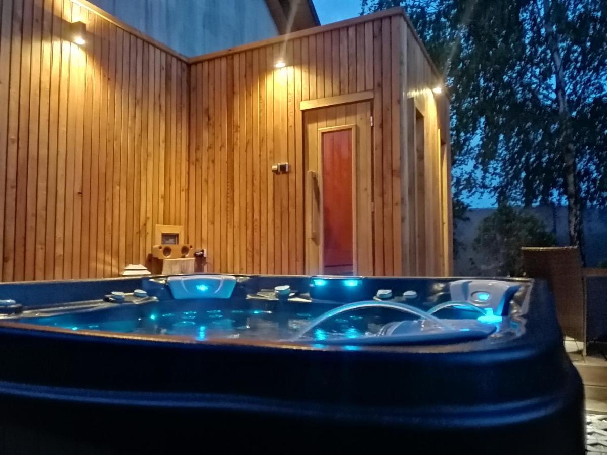 Lendhouse - Spa Pod Gwiazdami Sapow エクステリア 写真